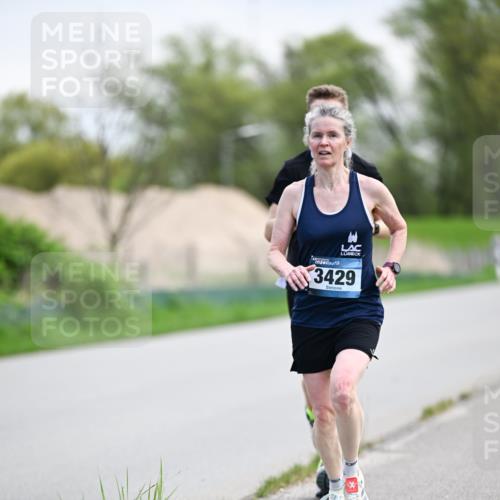 07.04.2024 - 43. Internationalen Wilhelmsburger Insellauf Dr. Thomas Lammeyer http://msf.ph/oto/6046979 07.04.2024 11:08:45 Laufen 3429 meine-sportfotos.de