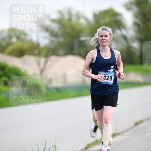 07.04.2024 - 43. Internationalen Wilhelmsburger Insellauf Dr. Thomas Lammeyer http://msf.ph/oto/6046981 07.04.2024 11:08:45 Laufen 429 meine-sportfotos.de