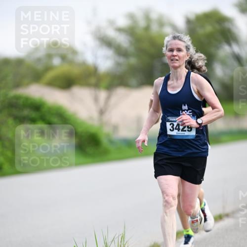 07.04.2024 - 43. Internationalen Wilhelmsburger Insellauf Dr. Thomas Lammeyer http://msf.ph/oto/6046988 07.04.2024 11:08:46 Laufen 3429 meine-sportfotos.de
