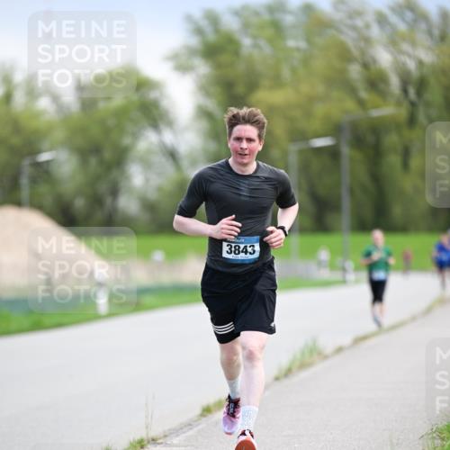 07.04.2024 - 43. Internationalen Wilhelmsburger Insellauf Dr. Thomas Lammeyer http://msf.ph/oto/6046996 07.04.2024 11:08:48 Laufen 3843 meine-sportfotos.de