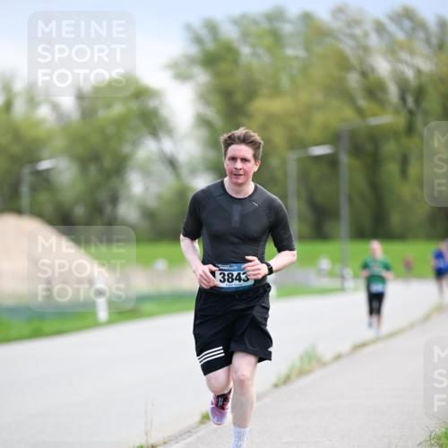07.04.2024 - 43. Internationalen Wilhelmsburger Insellauf Dr. Thomas Lammeyer http://msf.ph/oto/6046999 07.04.2024 11:08:49 Laufen 3843 meine-sportfotos.de