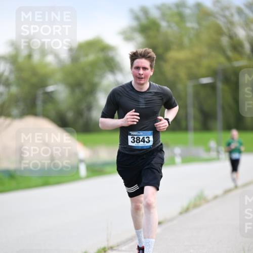 07.04.2024 - 43. Internationalen Wilhelmsburger Insellauf Dr. Thomas Lammeyer http://msf.ph/oto/6047009 07.04.2024 11:08:49 Laufen 3843 meine-sportfotos.de