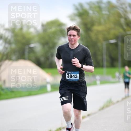 07.04.2024 - 43. Internationalen Wilhelmsburger Insellauf Dr. Thomas Lammeyer http://msf.ph/oto/6047013 07.04.2024 11:08:49 Laufen 3843 meine-sportfotos.de