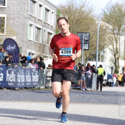 07.04.2024 - 43. Internationalen Wilhelmsburger Insellauf Strokosch-Dieckow http://msf.ph/oto/6047015 07.04.2024 11:20:50 Ziel 2438, 3243, 3950, 4357, 4359 meine-sportfotos.de