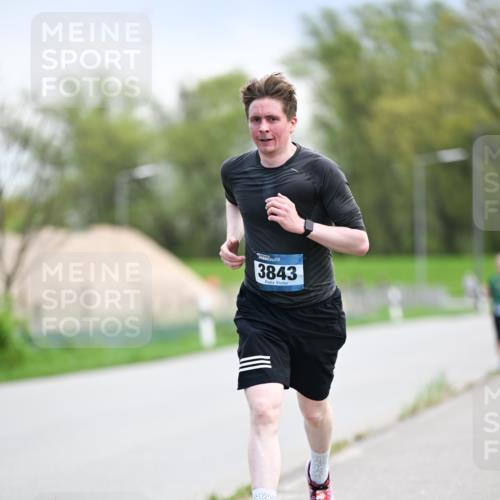07.04.2024 - 43. Internationalen Wilhelmsburger Insellauf Dr. Thomas Lammeyer http://msf.ph/oto/6047017 07.04.2024 11:08:49 Laufen 3843 meine-sportfotos.de