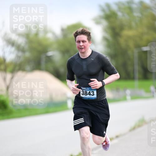 07.04.2024 - 43. Internationalen Wilhelmsburger Insellauf Dr. Thomas Lammeyer http://msf.ph/oto/6047019 07.04.2024 11:08:50 Laufen 3843 meine-sportfotos.de