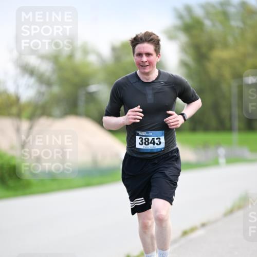 07.04.2024 - 43. Internationalen Wilhelmsburger Insellauf Dr. Thomas Lammeyer http://msf.ph/oto/6047021 07.04.2024 11:08:50 Laufen 3843 meine-sportfotos.de