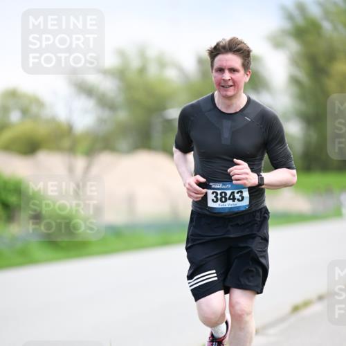07.04.2024 - 43. Internationalen Wilhelmsburger Insellauf Dr. Thomas Lammeyer http://msf.ph/oto/6047025 07.04.2024 11:08:50 Laufen 3843 meine-sportfotos.de
