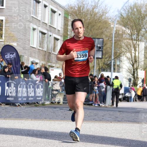 07.04.2024 - 43. Internationalen Wilhelmsburger Insellauf Strokosch-Dieckow http://msf.ph/oto/6047029 07.04.2024 11:20:50 Ziel 2438, 3243, 3950, 4357, 4359 meine-sportfotos.de
