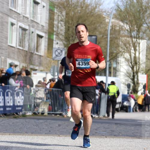 07.04.2024 - 43. Internationalen Wilhelmsburger Insellauf Strokosch-Dieckow http://msf.ph/oto/6047078 07.04.2024 11:20:50 Ziel 2438, 3243, 3950, 4357, 4359 meine-sportfotos.de