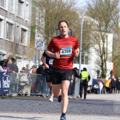 07.04.2024 - 43. Internationalen Wilhelmsburger Insellauf Strokosch-Dieckow http://msf.ph/oto/6047088 07.04.2024 11:20:50 Ziel 2438, 3243, 3950, 4357, 4359 meine-sportfotos.de