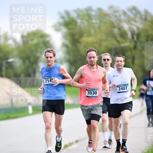 07.04.2024 - 43. Internationalen Wilhelmsburger Insellauf Dr. Thomas Lammeyer http://msf.ph/oto/6047097 07.04.2024 11:09:06 Laufen 214, 3530, 2407 meine-sportfotos.de