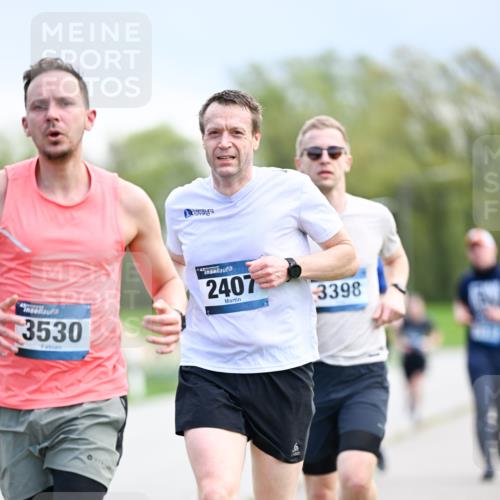 07.04.2024 - 43. Internationalen Wilhelmsburger Insellauf Dr. Thomas Lammeyer http://msf.ph/oto/6047135 07.04.2024 11:09:10 Laufen 3530, 2407, 3398 meine-sportfotos.de