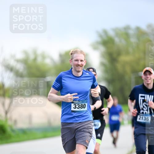 07.04.2024 - 43. Internationalen Wilhelmsburger Insellauf Dr. Thomas Lammeyer http://msf.ph/oto/6047162 07.04.2024 11:09:13 Laufen 3380, 69, 2136 meine-sportfotos.de