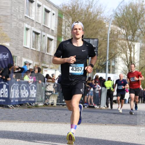 07.04.2024 - 43. Internationalen Wilhelmsburger Insellauf Strokosch-Dieckow http://msf.ph/oto/6047181 07.04.2024 11:20:46 Ziel 3243, 3661, 3950, 4049, 4339, 4357, 4359 meine-sportfotos.de