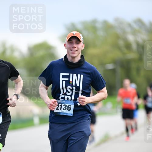 07.04.2024 - 43. Internationalen Wilhelmsburger Insellauf Dr. Thomas Lammeyer http://msf.ph/oto/6047185 07.04.2024 11:09:15 Laufen 2136 meine-sportfotos.de