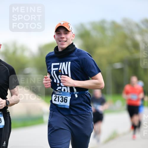 07.04.2024 - 43. Internationalen Wilhelmsburger Insellauf Dr. Thomas Lammeyer http://msf.ph/oto/6047189 07.04.2024 11:09:15 Laufen 2136 meine-sportfotos.de