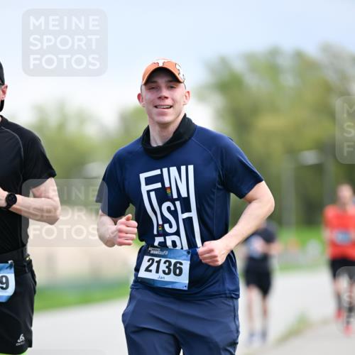 07.04.2024 - 43. Internationalen Wilhelmsburger Insellauf Dr. Thomas Lammeyer http://msf.ph/oto/6047191 07.04.2024 11:09:15 Laufen 9, 2136 meine-sportfotos.de
