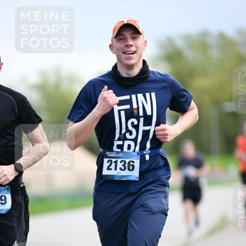 07.04.2024 - 43. Internationalen Wilhelmsburger Insellauf Dr. Thomas Lammeyer http://msf.ph/oto/6047193 07.04.2024 11:09:16 Laufen 9, 2136, 1 meine-sportfotos.de