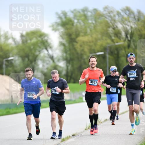 07.04.2024 - 43. Internationalen Wilhelmsburger Insellauf Dr. Thomas Lammeyer http://msf.ph/oto/6047207 07.04.2024 11:09:17 Laufen 250, 397, 3657, 2628, 3640 meine-sportfotos.de