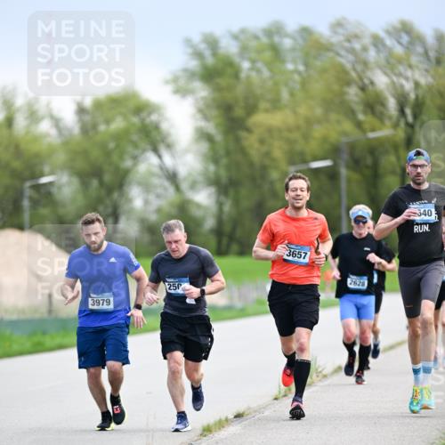 07.04.2024 - 43. Internationalen Wilhelmsburger Insellauf Dr. Thomas Lammeyer http://msf.ph/oto/6047209 07.04.2024 11:09:18 Laufen 250, 3979, 3657, 2628, 340 meine-sportfotos.de