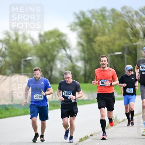 07.04.2024 - 43. Internationalen Wilhelmsburger Insellauf Dr. Thomas Lammeyer http://msf.ph/oto/6047217 07.04.2024 11:09:18 Laufen 3979, 2504, 36, 2628, 364 meine-sportfotos.de