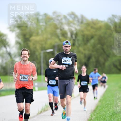 07.04.2024 - 43. Internationalen Wilhelmsburger Insellauf Dr. Thomas Lammeyer http://msf.ph/oto/6047220 07.04.2024 11:09:19 Laufen 3657, 2628, 3640 meine-sportfotos.de