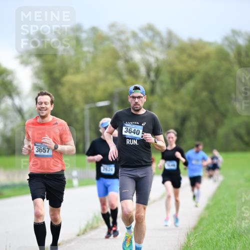 07.04.2024 - 43. Internationalen Wilhelmsburger Insellauf Dr. Thomas Lammeyer http://msf.ph/oto/6047223 07.04.2024 11:09:19 Laufen 3657, 2625, 3640 meine-sportfotos.de