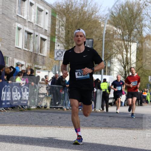 07.04.2024 - 43. Internationalen Wilhelmsburger Insellauf Strokosch-Dieckow http://msf.ph/oto/6047234 07.04.2024 11:20:46 Ziel 3243, 3661, 3950, 4049, 4339, 4357, 4359 meine-sportfotos.de