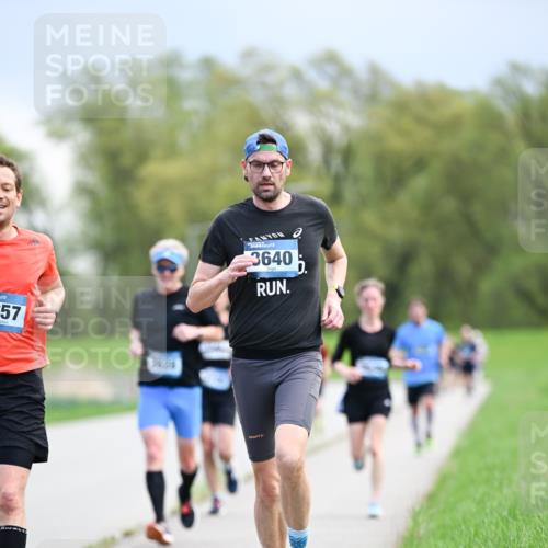 07.04.2024 - 43. Internationalen Wilhelmsburger Insellauf Dr. Thomas Lammeyer http://msf.ph/oto/6047237 07.04.2024 11:09:21 Laufen 657, 3640 meine-sportfotos.de
