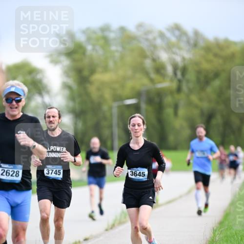 07.04.2024 - 43. Internationalen Wilhelmsburger Insellauf Dr. Thomas Lammeyer http://msf.ph/oto/6047281 07.04.2024 11:09:24 Laufen 3745, 3645, 2628 meine-sportfotos.de