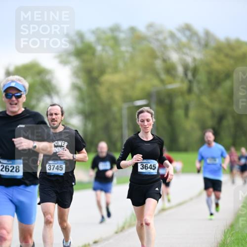 07.04.2024 - 43. Internationalen Wilhelmsburger Insellauf Dr. Thomas Lammeyer http://msf.ph/oto/6047284 07.04.2024 11:09:24 Laufen 3745, 2628, 3645 meine-sportfotos.de