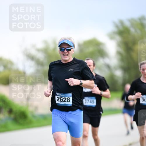 07.04.2024 - 43. Internationalen Wilhelmsburger Insellauf Dr. Thomas Lammeyer http://msf.ph/oto/6047290 07.04.2024 11:09:25 Laufen 2628, 3745, 36 meine-sportfotos.de