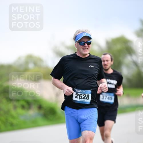 07.04.2024 - 43. Internationalen Wilhelmsburger Insellauf Dr. Thomas Lammeyer http://msf.ph/oto/6047297 07.04.2024 11:09:25 Laufen 43, 2628, 3745 meine-sportfotos.de