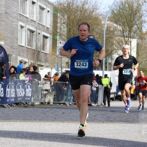 07.04.2024 - 43. Internationalen Wilhelmsburger Insellauf Strokosch-Dieckow http://msf.ph/oto/6047308 07.04.2024 11:20:44 Ziel 2406, 3243, 3661, 3950, 4049, 4339, 4357, 4359 meine-sportfotos.de