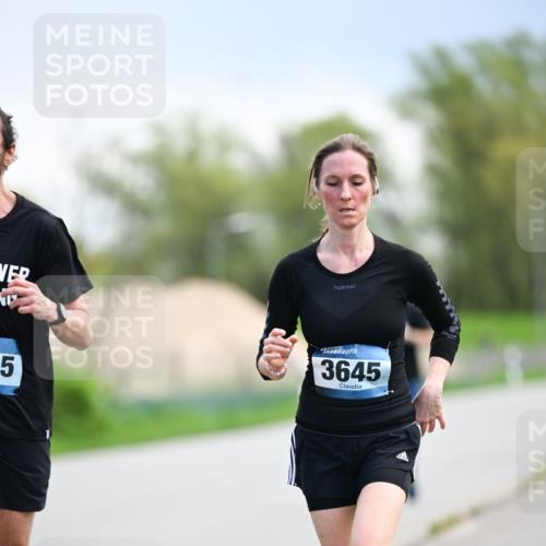 07.04.2024 - 43. Internationalen Wilhelmsburger Insellauf Dr. Thomas Lammeyer http://msf.ph/oto/6047317 07.04.2024 11:09:27 Laufen 5, 3645 meine-sportfotos.de