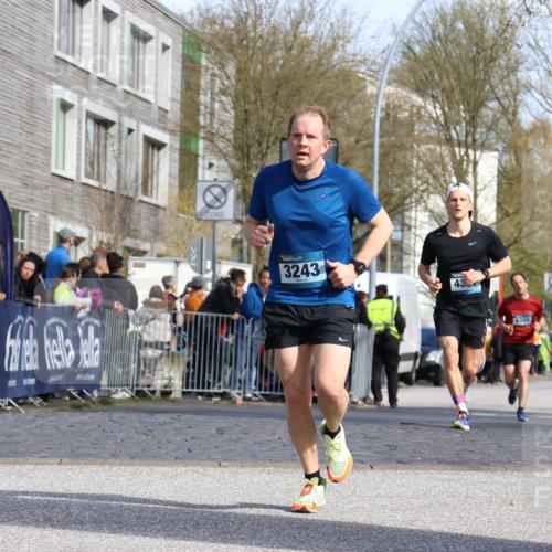 07.04.2024 - 43. Internationalen Wilhelmsburger Insellauf Strokosch-Dieckow http://msf.ph/oto/6047320 07.04.2024 11:20:44 Ziel 2406, 3243, 3661, 3950, 4049, 4339, 4357, 4359 meine-sportfotos.de