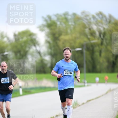 07.04.2024 - 43. Internationalen Wilhelmsburger Insellauf Dr. Thomas Lammeyer http://msf.ph/oto/6047336 07.04.2024 11:09:29 Laufen 2326, 3226 meine-sportfotos.de