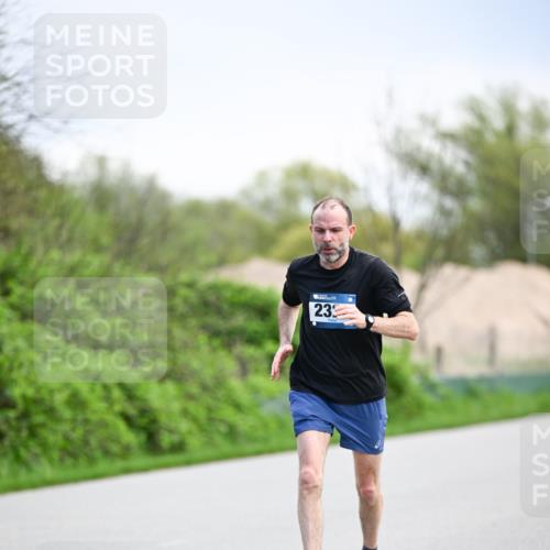07.04.2024 - 43. Internationalen Wilhelmsburger Insellauf Dr. Thomas Lammeyer http://msf.ph/oto/6047362 07.04.2024 11:09:31 Laufen 233 meine-sportfotos.de