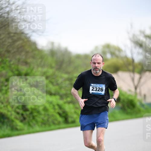 07.04.2024 - 43. Internationalen Wilhelmsburger Insellauf Dr. Thomas Lammeyer http://msf.ph/oto/6047370 07.04.2024 11:09:31 Laufen 2326 meine-sportfotos.de