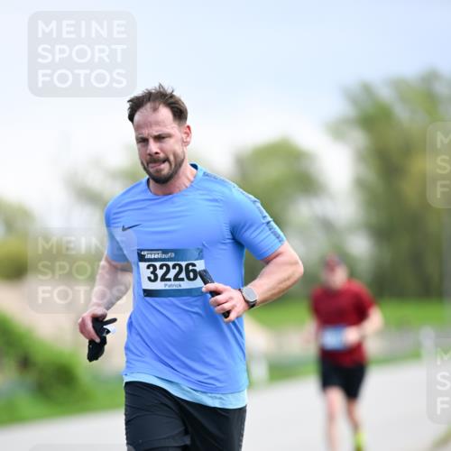 07.04.2024 - 43. Internationalen Wilhelmsburger Insellauf Dr. Thomas Lammeyer http://msf.ph/oto/6047371 07.04.2024 11:09:32 Laufen 3226 meine-sportfotos.de