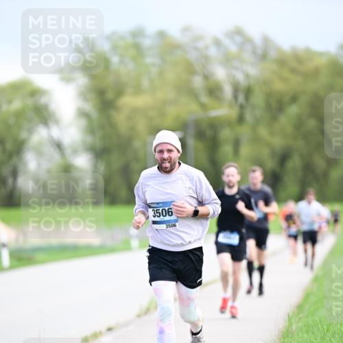 07.04.2024 - 43. Internationalen Wilhelmsburger Insellauf Dr. Thomas Lammeyer http://msf.ph/oto/6047441 07.04.2024 11:09:51 Laufen 3506, 3506 meine-sportfotos.de