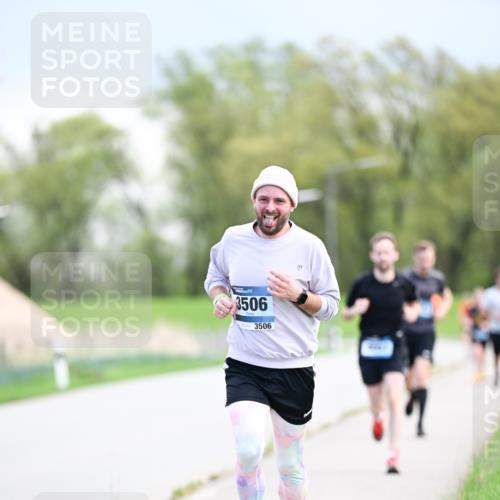 07.04.2024 - 43. Internationalen Wilhelmsburger Insellauf Dr. Thomas Lammeyer http://msf.ph/oto/6047451 07.04.2024 11:09:52 Laufen 3506, 3506 meine-sportfotos.de