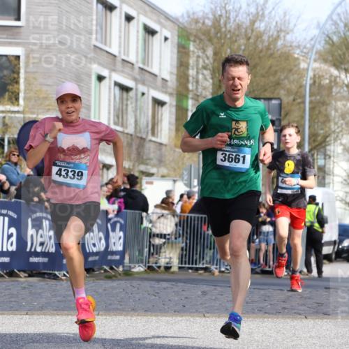 07.04.2024 - 43. Internationalen Wilhelmsburger Insellauf Strokosch-Dieckow http://msf.ph/oto/6047458 07.04.2024 11:20:37 Ziel 2406, 3243, 3661, 4049, 4339, 4357, 4384 meine-sportfotos.de