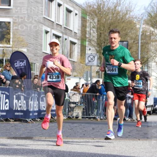 07.04.2024 - 43. Internationalen Wilhelmsburger Insellauf Strokosch-Dieckow http://msf.ph/oto/6047508 07.04.2024 11:20:37 Ziel 2406, 3243, 3661, 4049, 4339, 4357, 4384 meine-sportfotos.de