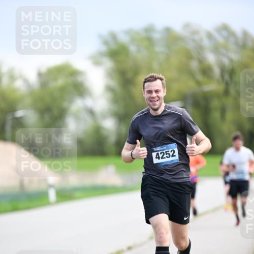07.04.2024 - 43. Internationalen Wilhelmsburger Insellauf Dr. Thomas Lammeyer http://msf.ph/oto/6047529 07.04.2024 11:09:58 Laufen 4252 meine-sportfotos.de