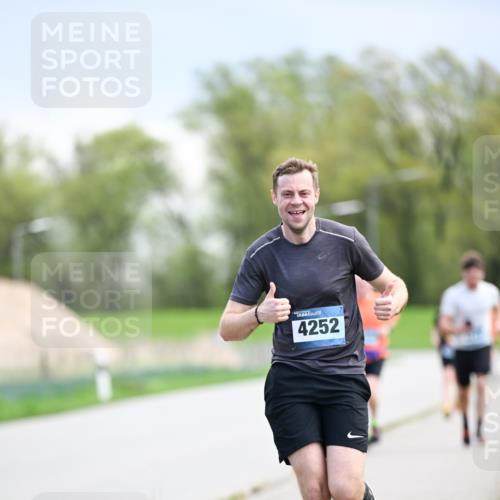 07.04.2024 - 43. Internationalen Wilhelmsburger Insellauf Dr. Thomas Lammeyer http://msf.ph/oto/6047531 07.04.2024 11:09:58 Laufen 4252 meine-sportfotos.de