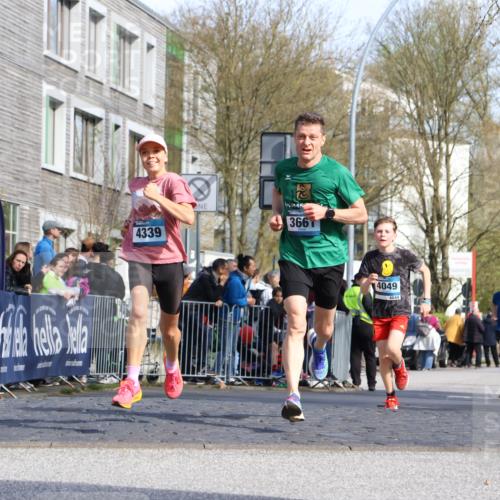 07.04.2024 - 43. Internationalen Wilhelmsburger Insellauf Strokosch-Dieckow http://msf.ph/oto/6047576 07.04.2024 11:20:36 Ziel 2406, 3243, 3661, 4049, 4339, 4357, 4384 meine-sportfotos.de