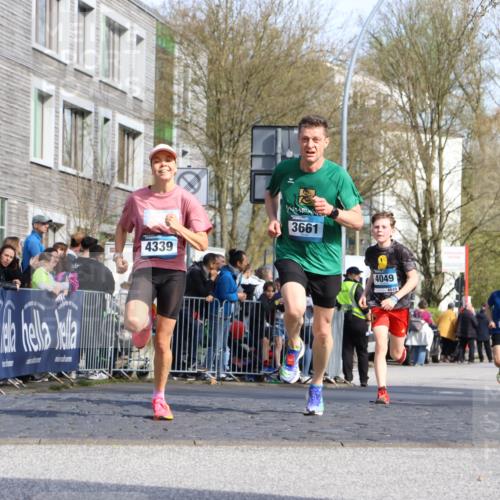 07.04.2024 - 43. Internationalen Wilhelmsburger Insellauf Strokosch-Dieckow http://msf.ph/oto/6047586 07.04.2024 11:20:36 Ziel 2406, 3243, 3661, 4049, 4339, 4357, 4384 meine-sportfotos.de