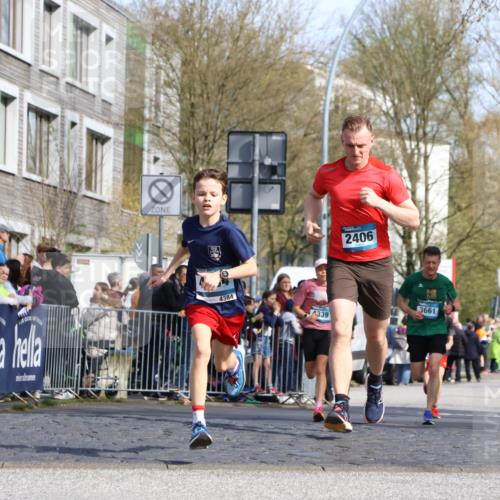 07.04.2024 - 43. Internationalen Wilhelmsburger Insellauf Strokosch-Dieckow http://msf.ph/oto/6047671 07.04.2024 11:20:33 Ziel 2406, 3661, 4049, 4311, 4339, 4384 meine-sportfotos.de